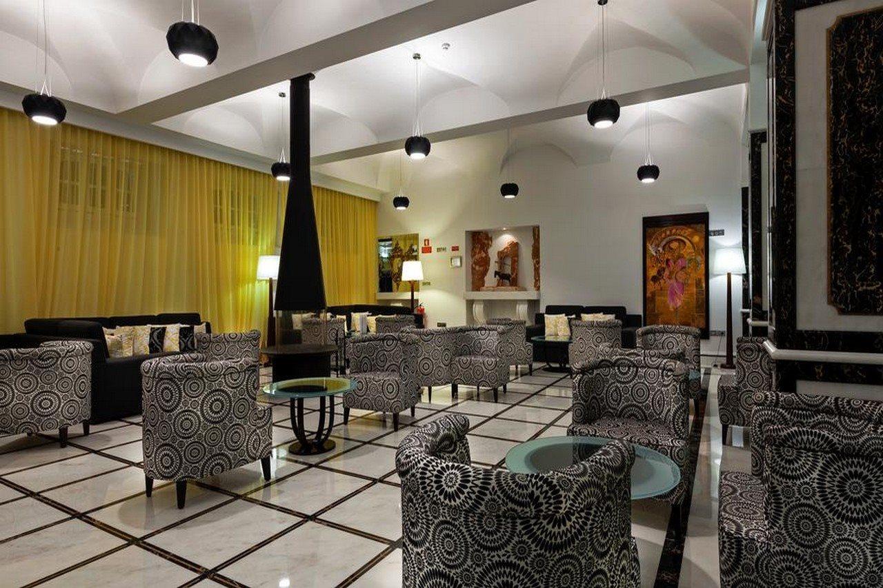 Alentejo Marmoris Hotel & Spa, A Small Luxury Hotel Of The World Vila Viçosa Exterior foto The lobby of the hotel