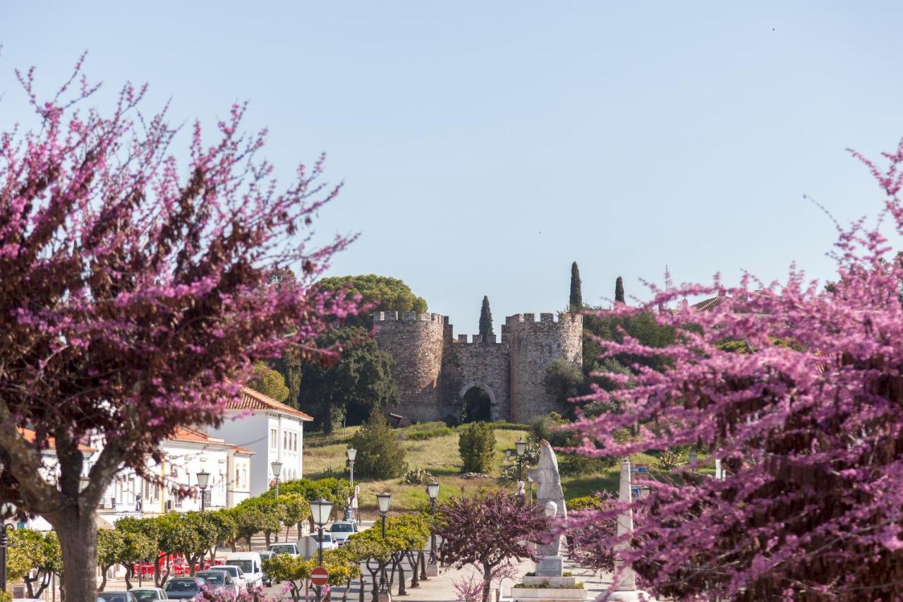 Alentejo Marmoris Hotel & Spa, A Small Luxury Hotel Of The World Vila Viçosa Exterior foto The castle of Montemolín