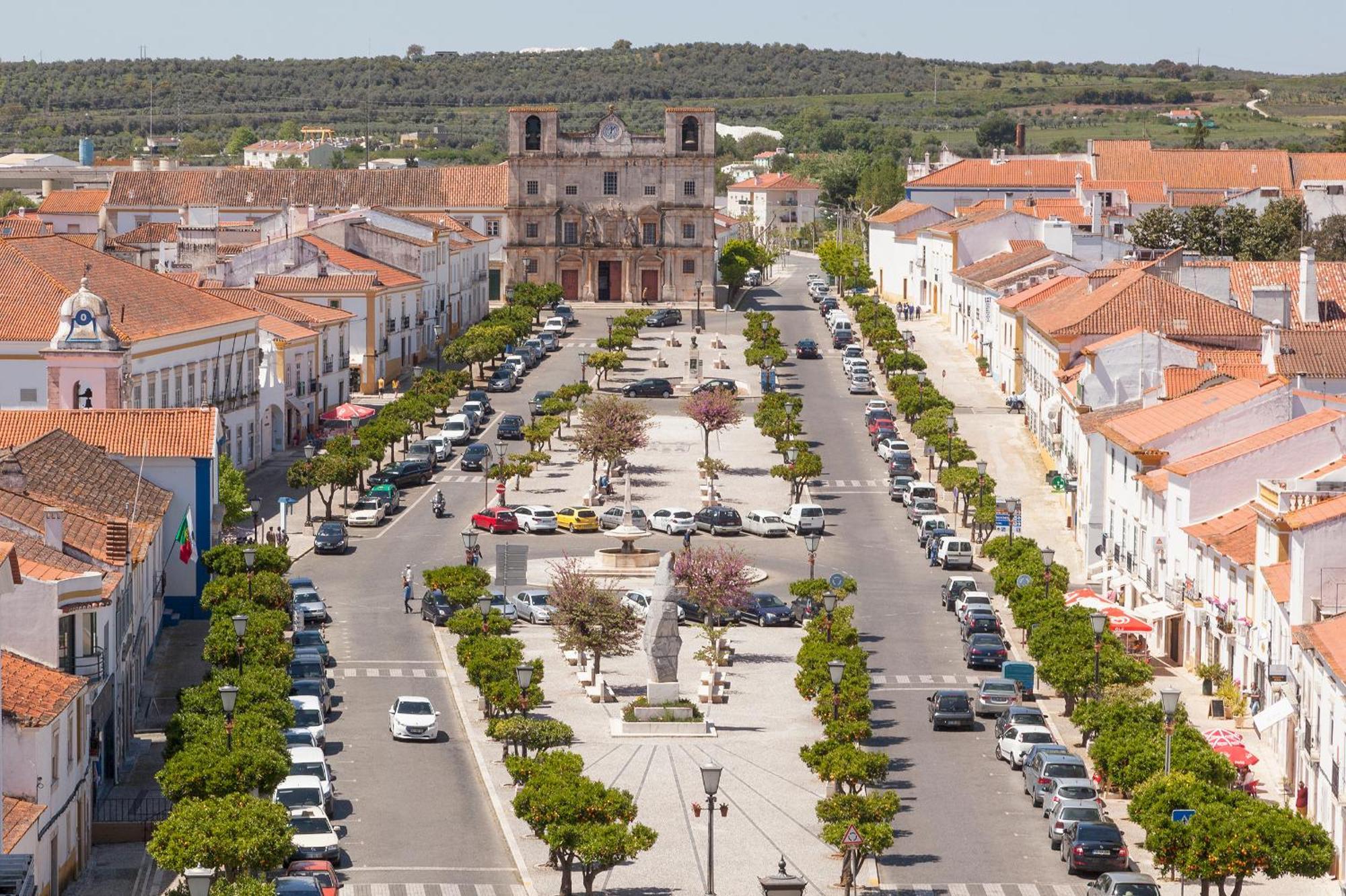 Alentejo Marmoris Hotel & Spa, A Small Luxury Hotel Of The World Vila Viçosa Exterior foto View of the main square of the town of Segura de León