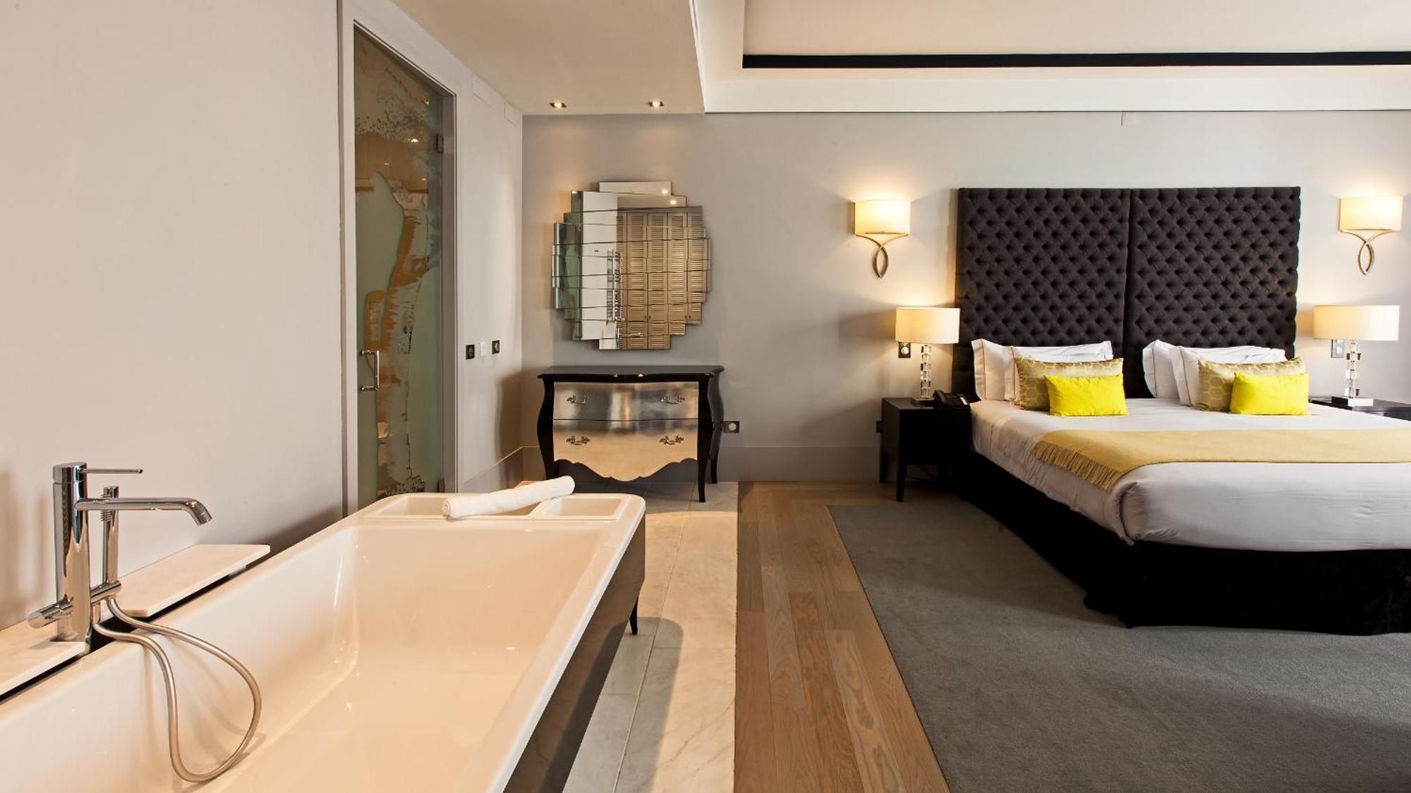 Alentejo Marmoris Hotel & Spa, A Small Luxury Hotel Of The World Vila Viçosa Exterior foto A suite at the hotel