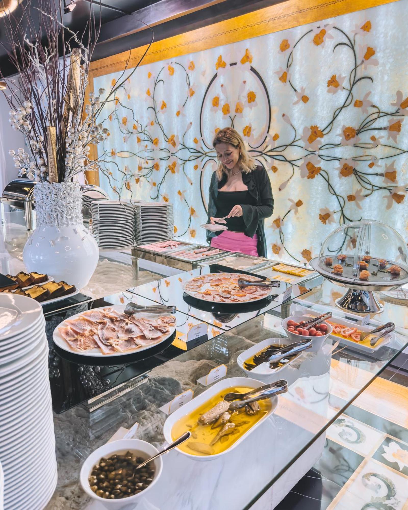 Alentejo Marmoris Hotel & Spa, A Small Luxury Hotel Of The World Vila Viçosa Exterior foto A buffet at a hotel